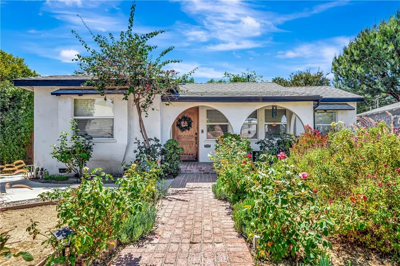 5617 Cantaloupe Avenue, Valley Glen, CA 91401