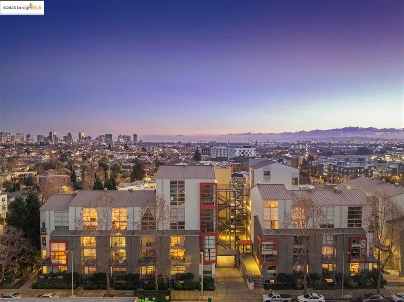 1007 41st St 421, Oakland, CA 94608