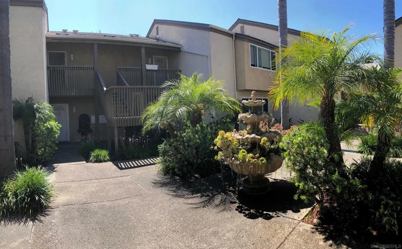 8529 Villa La Jolla Dr. F, San Diego, CA 92037