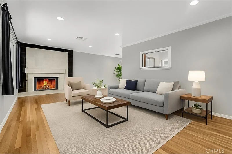 7836 Hanna Avenue, Canoga Park, CA 91304