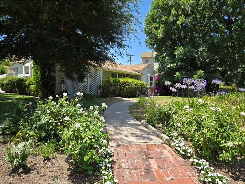 11636 Valley Spring Lane, Studio City, CA 91604