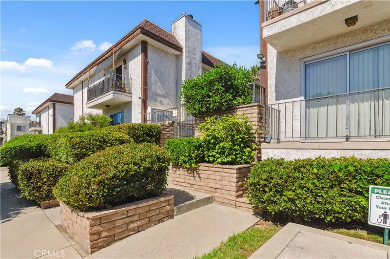 8544 Independence Avenue 102, Canoga Park, CA 91304