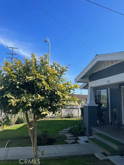 226 E Edinger Avenue photo 2