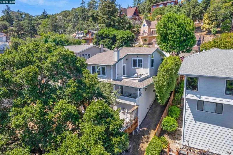 1027 W Arlington Way, Martinez, CA 94553