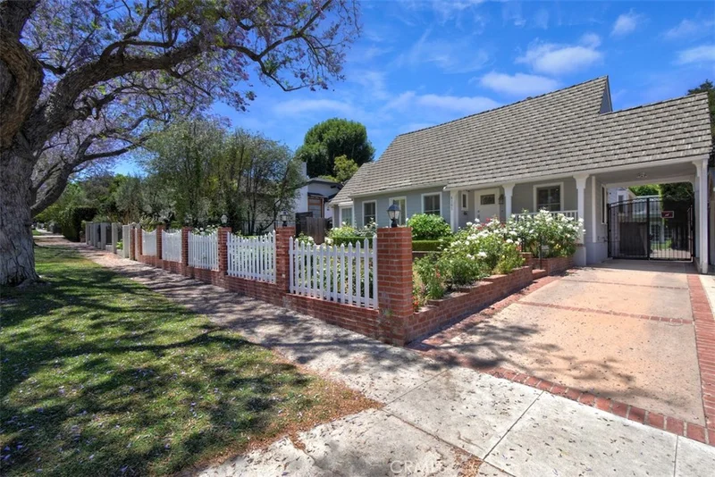 4161 Dixie Canyon Avenue, Sherman Oaks, CA 91423
