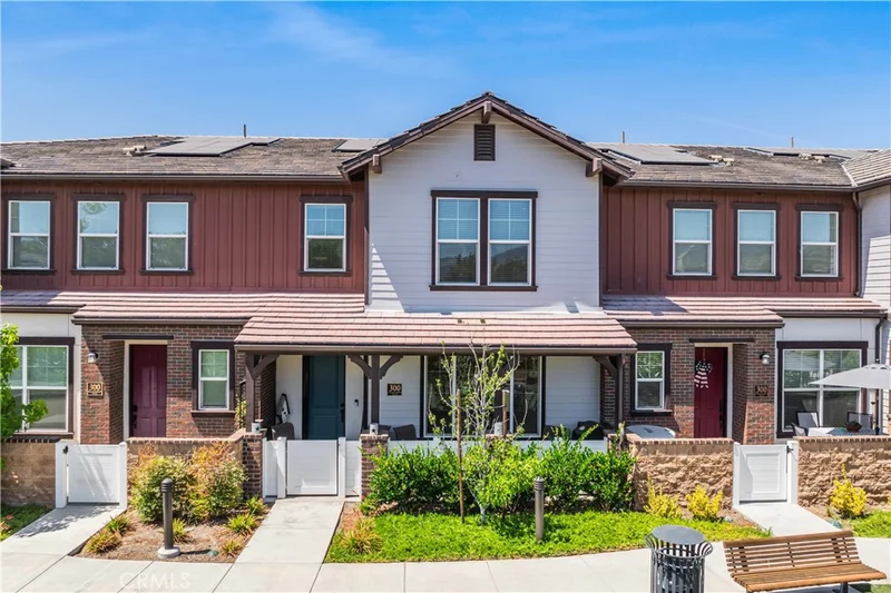 300 Farmhouse Drive 3, Simi Valley, CA 93065