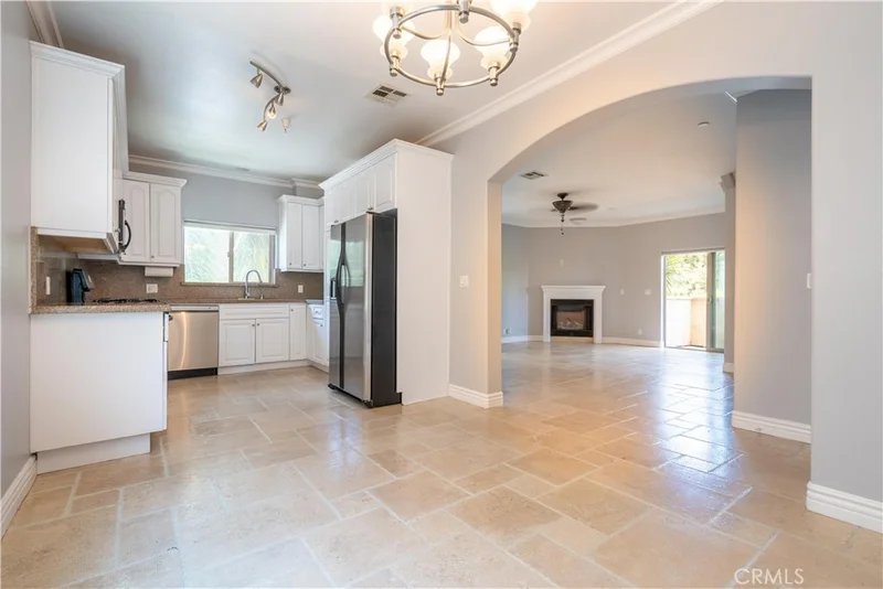 11253 Peach Grove Street 106, North Hollywood, CA 91601