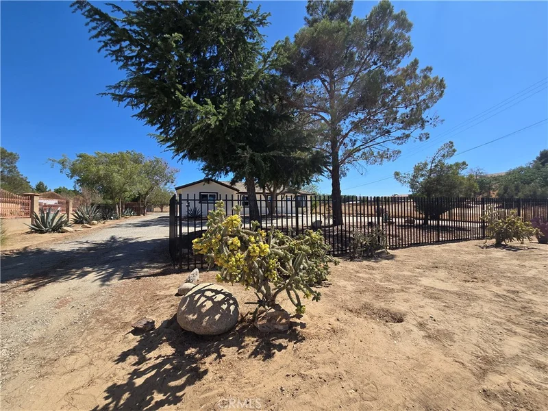 4102 Pearblossom, Palmdale, CA 93552