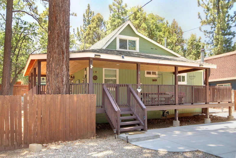 562 Vista Avenue, Sugarloaf, CA 92386