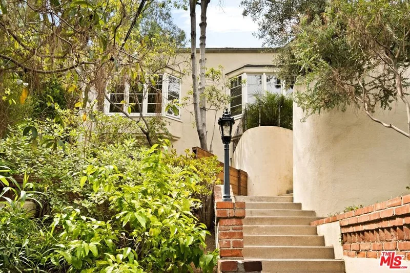 8569 Wonderland Avenue, Los Angeles, CA 90046