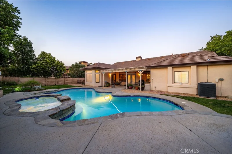 42237 Round Hill Drive, Lancaster, CA 93536