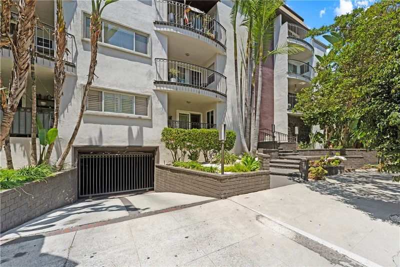 625 N Flores Street 202, West Hollywood, CA 90048