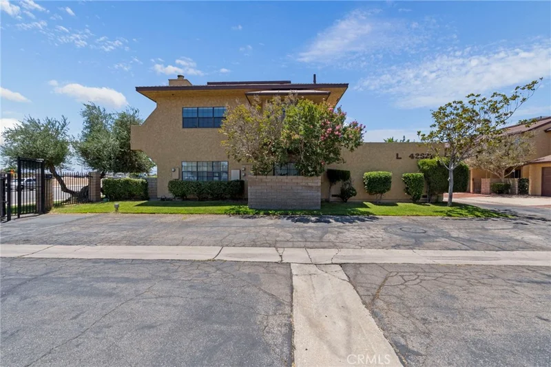 42821 15th Street W 4, Lancaster, CA 93534