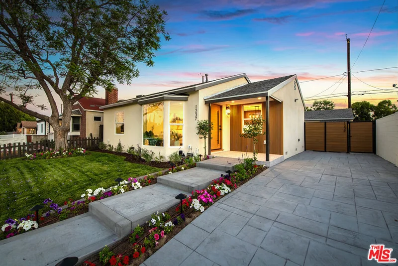 1237 N Whitnall Highway, Burbank, CA 91505