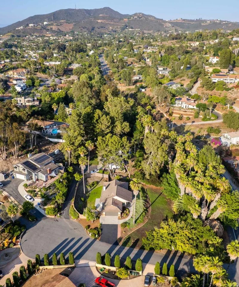 102 Stephanie Ln, Vista, CA 92084