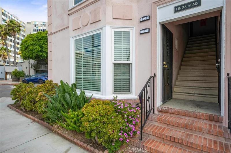 102 Lime Avenue 1, Long Beach, CA 90802