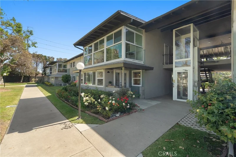 1881 St. Johns 37B, Seal Beach, CA 90740
