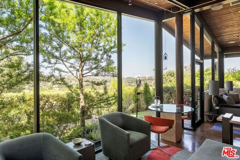 1024 Lindenwood Lane, Los Angeles, CA 90049