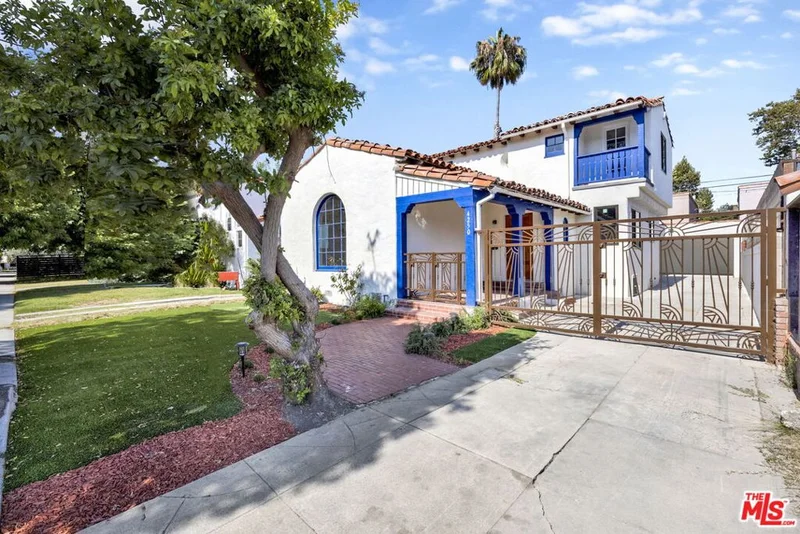 4250 9th Avenue, Los Angeles, CA 90008