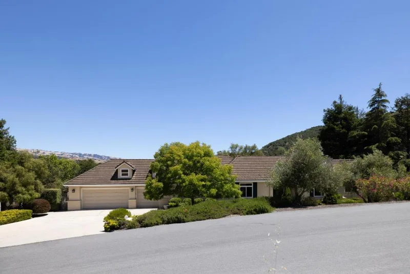 25317 Camino De Chamisal, Salinas, CA 93908