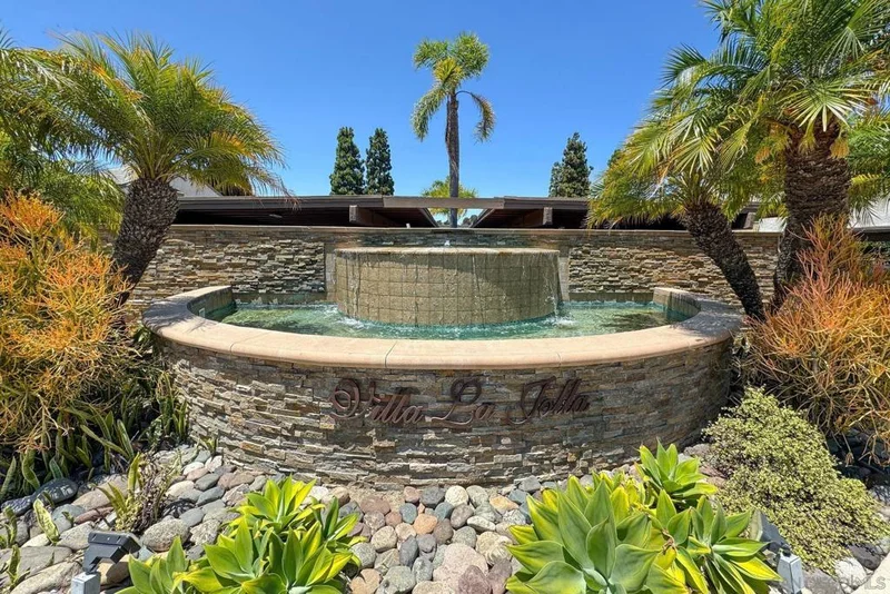 8660 Via Mallorca D, La Jolla, CA 92037