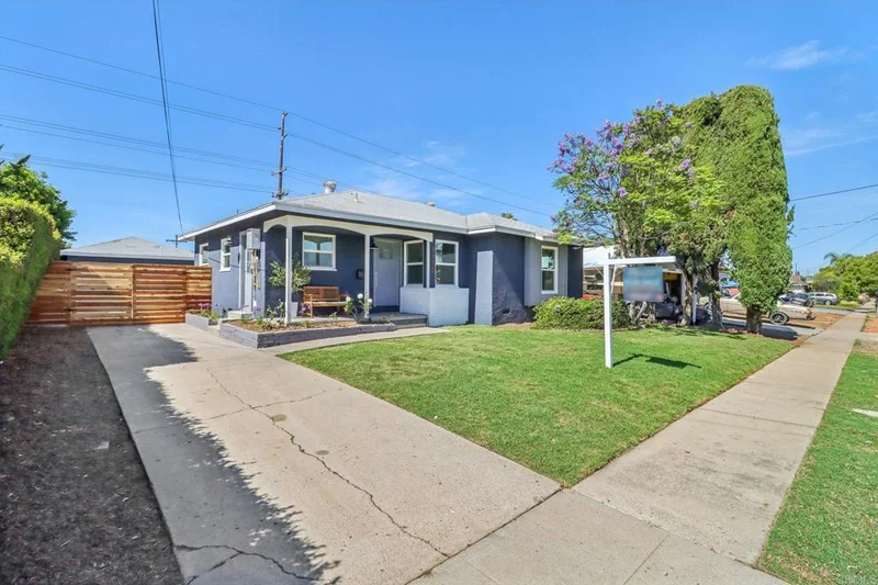 8450 Dallas Street, La Mesa, CA 91942