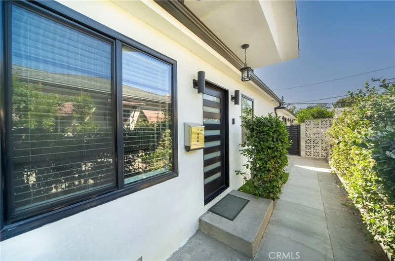 1123 W Angeleno Avenue, Burbank, CA 91506