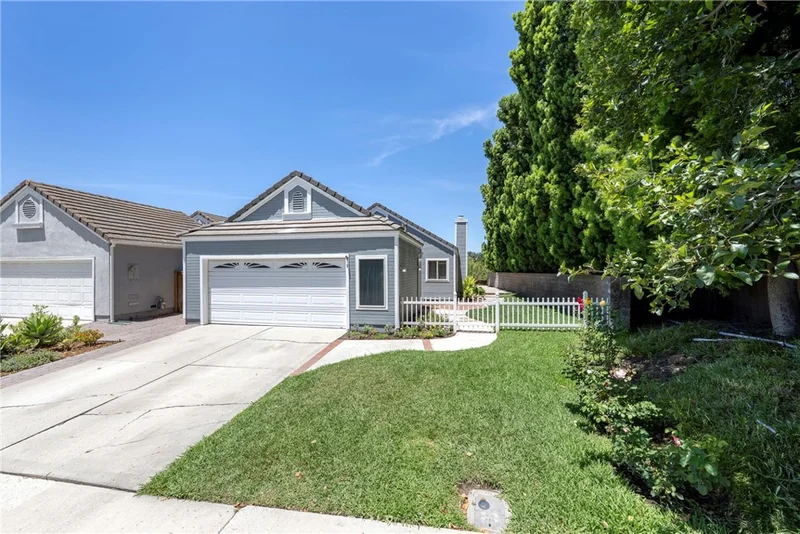 1 Indian Hill Lane, Laguna Hills, CA 92653