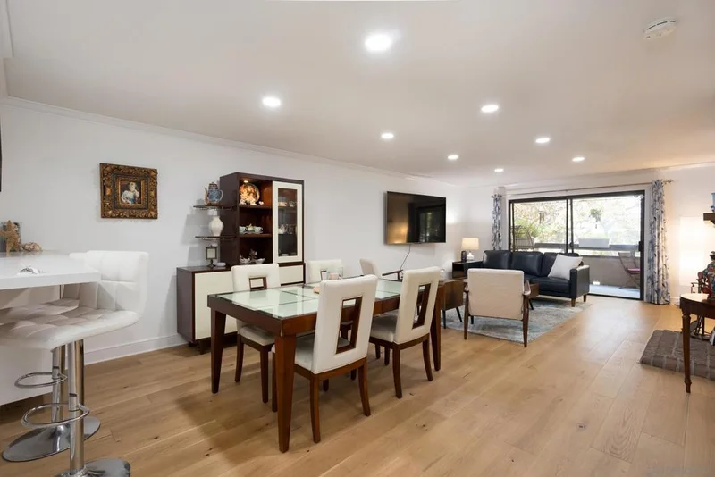 8880 Villa La Jolla Dr 208, La Jolla, CA 92037