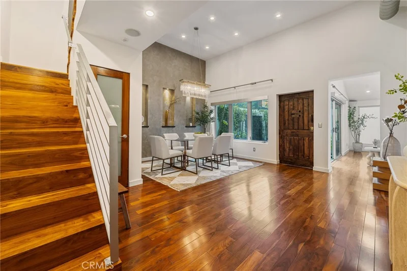 2531 N Commonwealth Avenue, Los Angeles, CA 90027