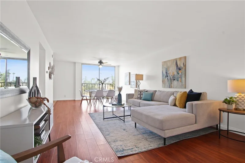 545 Chestnut Avenue 411, Long Beach, CA 90802