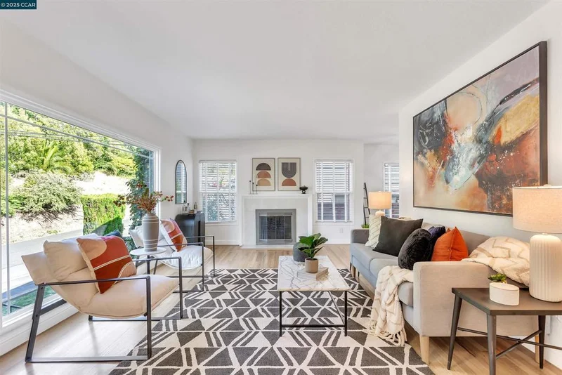 4615 Harbord Dr, Oakland, CA 94618