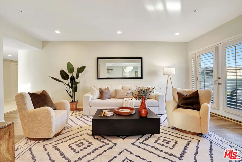 11690 Montana Avenue 207, Los Angeles, CA 90049