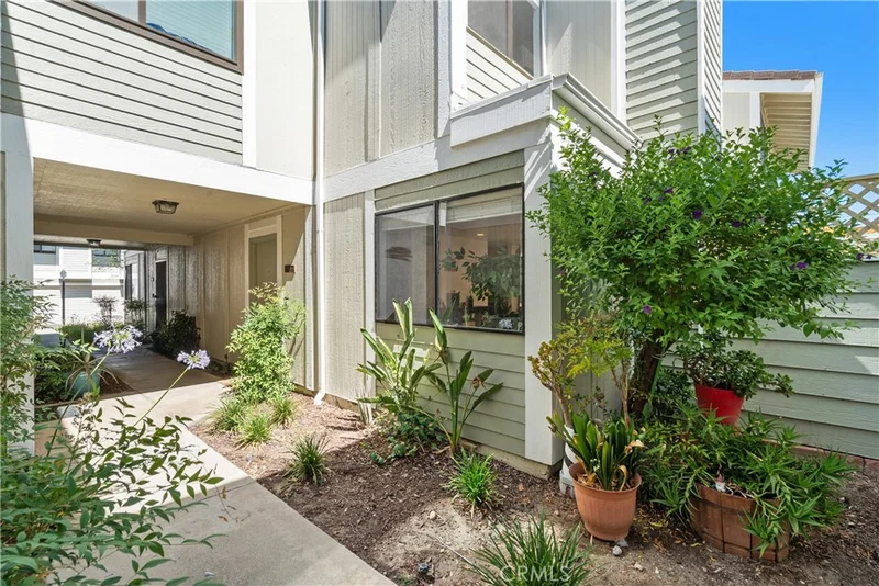 27074 Hidaway Avenue 3, Canyon Country, CA 91351