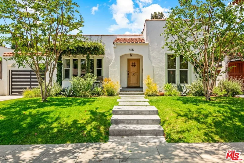 555 N Irving Boulevard, Los Angeles, CA 90004