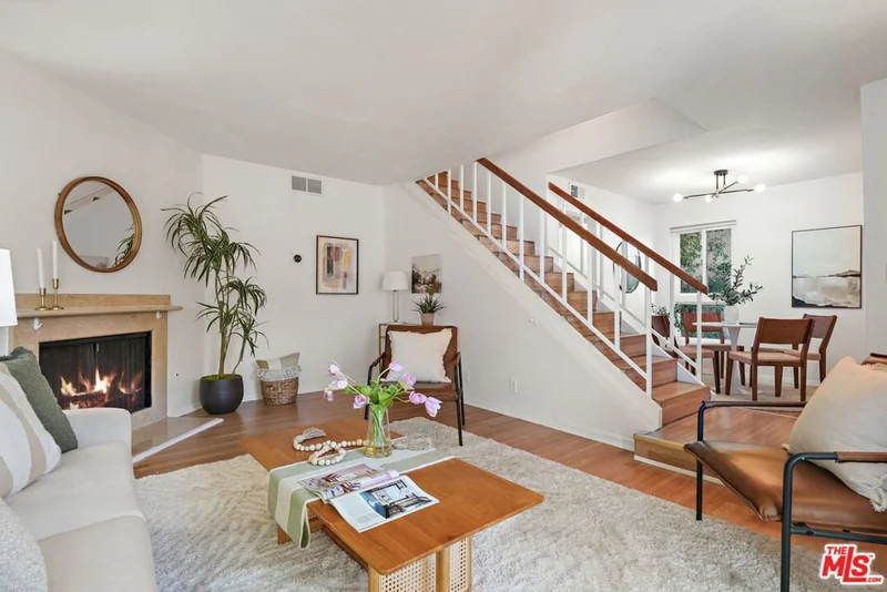 18411 Hatteras Street 106, Tarzana, CA 91356