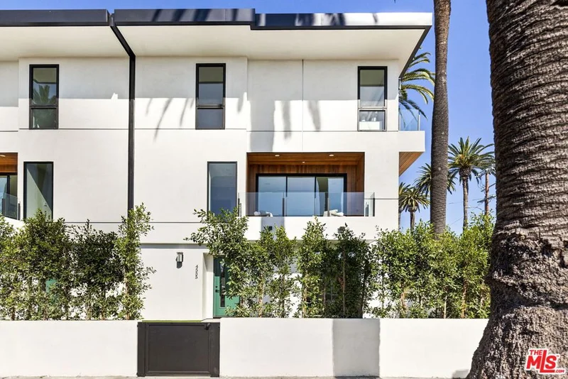 4557 Ambrose Avenue, Los Angeles, CA 90027