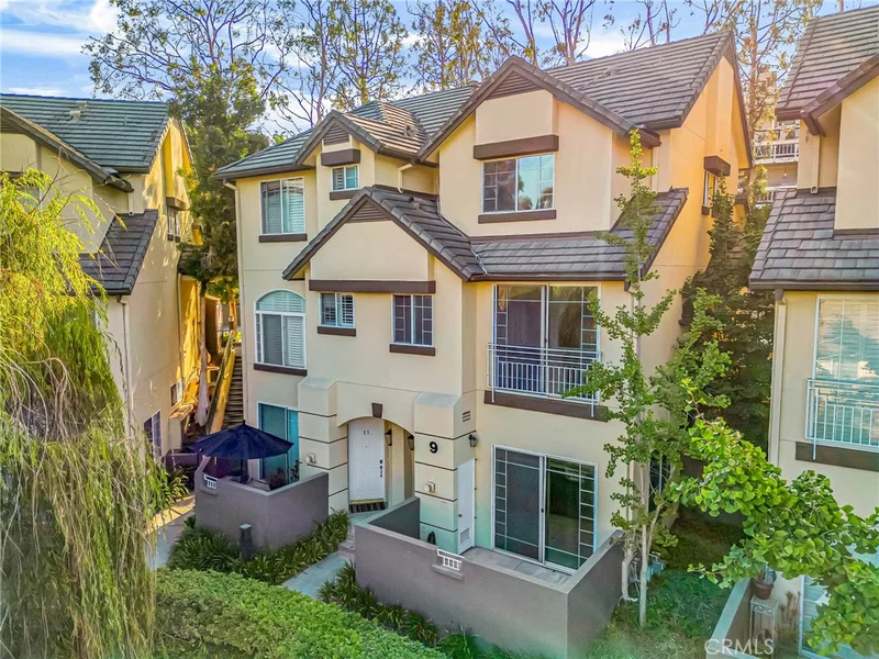4600 Don Lorenzo Drive 20, Los Angeles, CA 90008