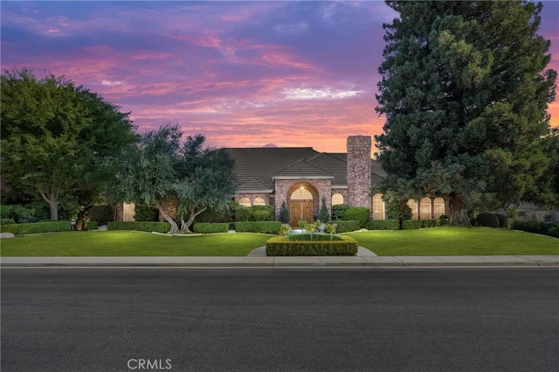 8905 Saint Cloud Lane, Bakersfield, CA 93311