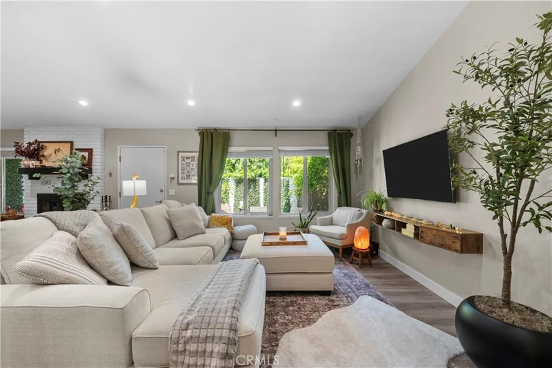 10214 Larwin Avenue 3, Chatsworth, CA 91311