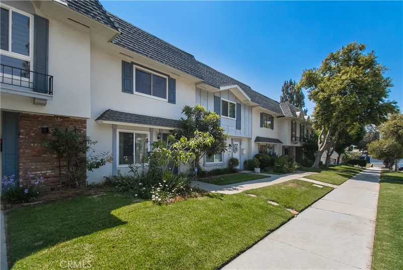 10206 Oklahoma Avenue D, Chatsworth, CA 91311