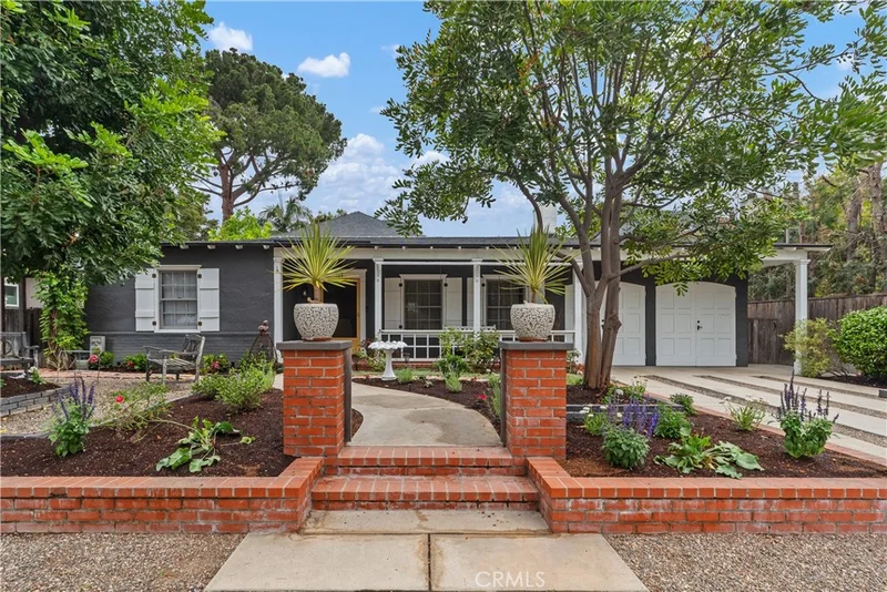 411 Edgewood Road, Santa Ana, CA 92706