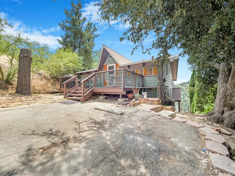 299 Darfo Drive, Crestline, CA 92325
