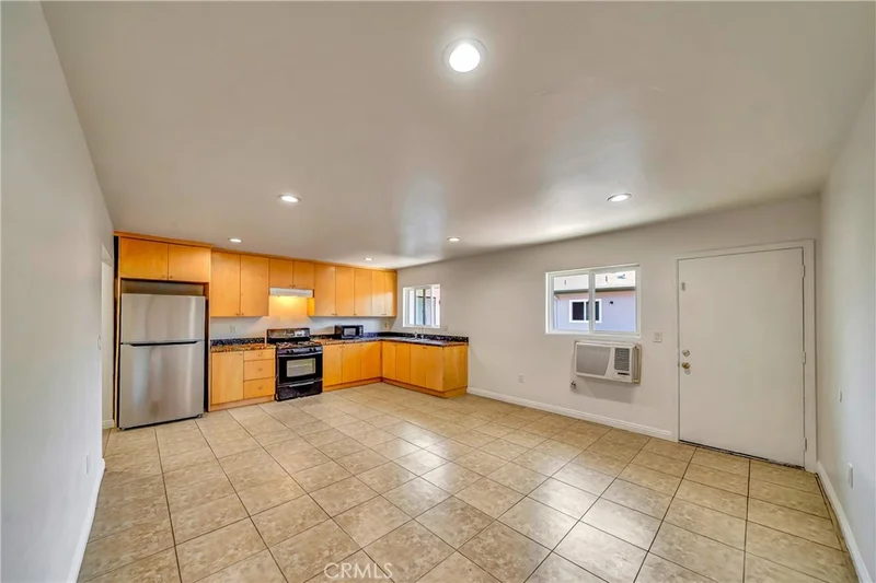 6735 Elmer Avenue 19 photo 2