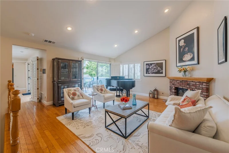 622 N Guadalupe Avenue B, Redondo Beach, CA 90277