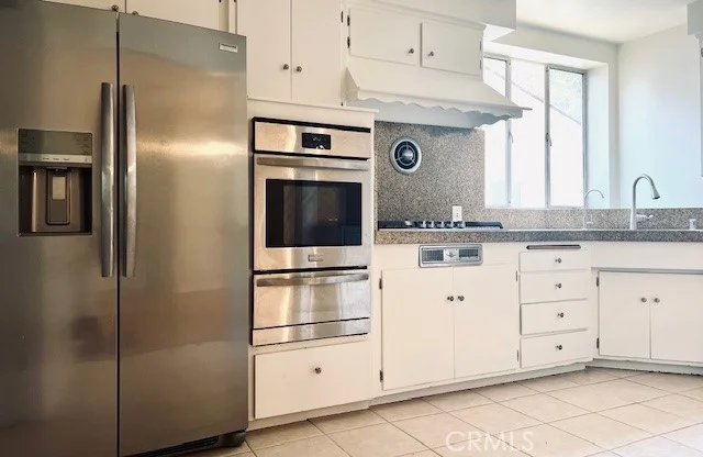 8954 Chimineas Avenue, Northridge, CA 91325