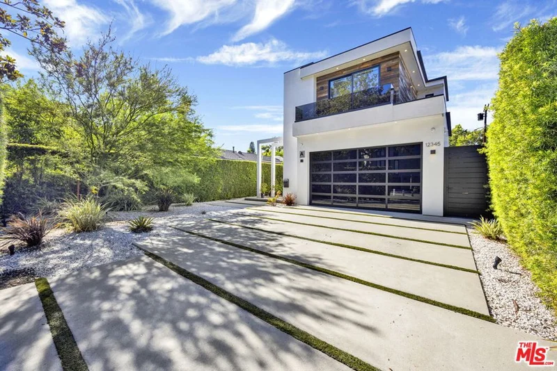 12345 Hillslope Street, Studio City, CA 91604