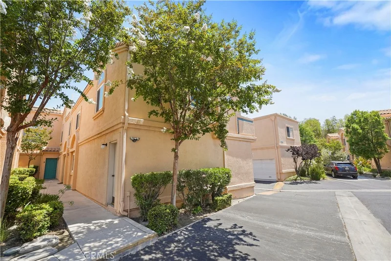 18704 Vista Del Canon E, Newhall, CA 91321