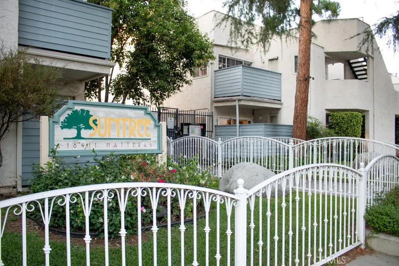 18411 Hatteras Street 235, Tarzana, CA 91356