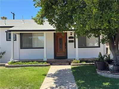 8739 Tyrone Ave photo 2